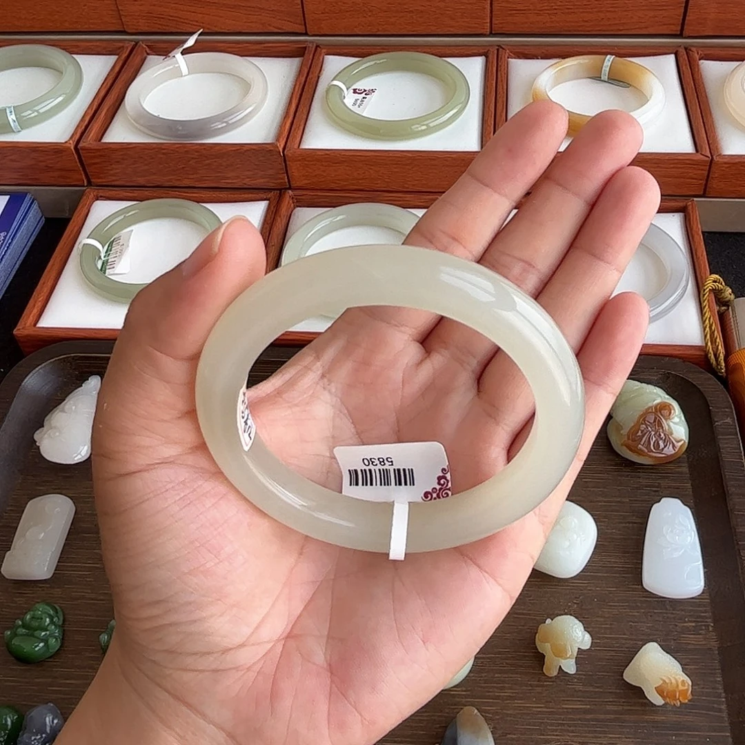 和田玉手镯未镶嵌嘻*