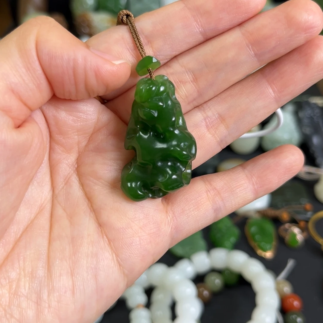 和田玉未镶嵌吊坠(赠链)