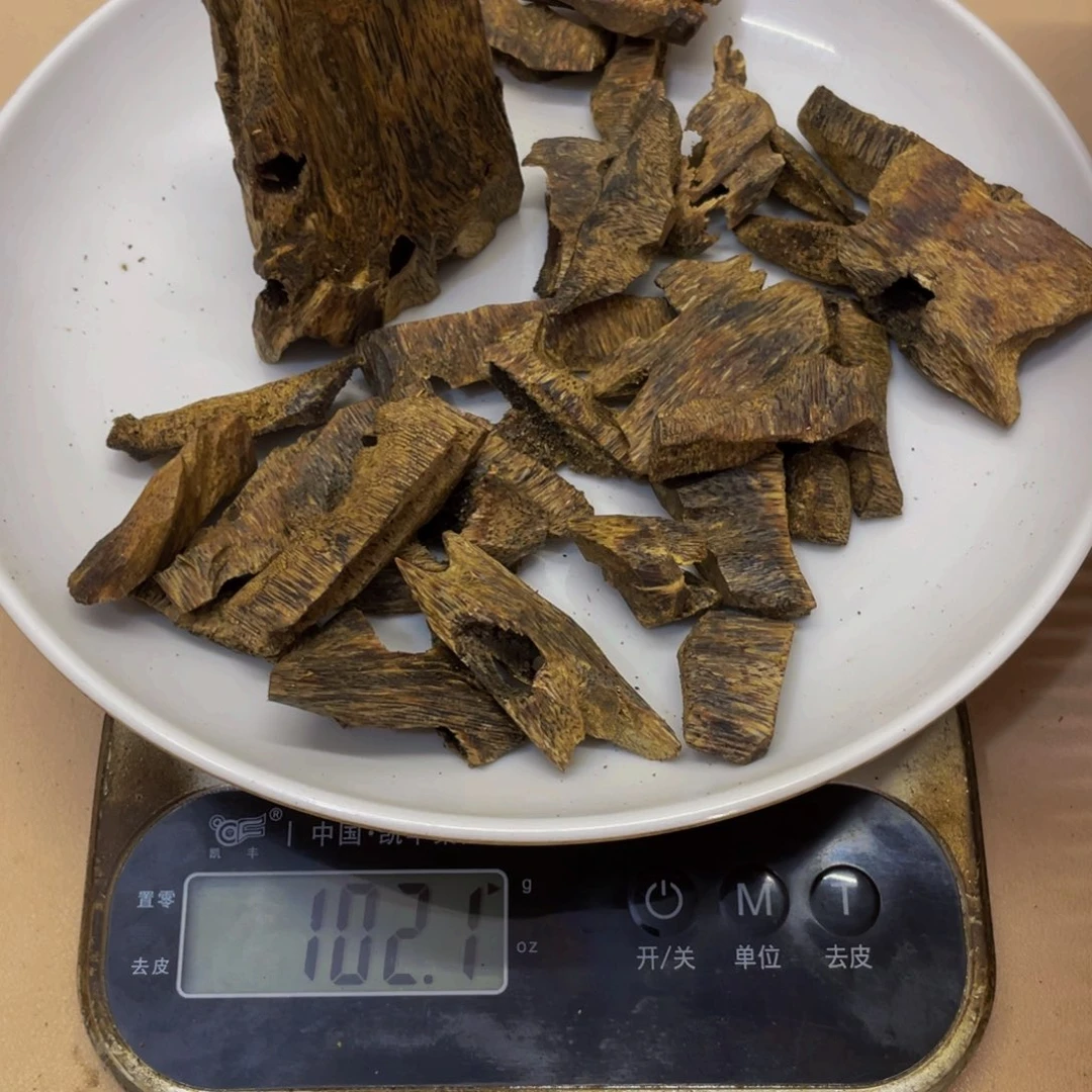 沉香碎屑沉香木****?海南白鹭块料102克