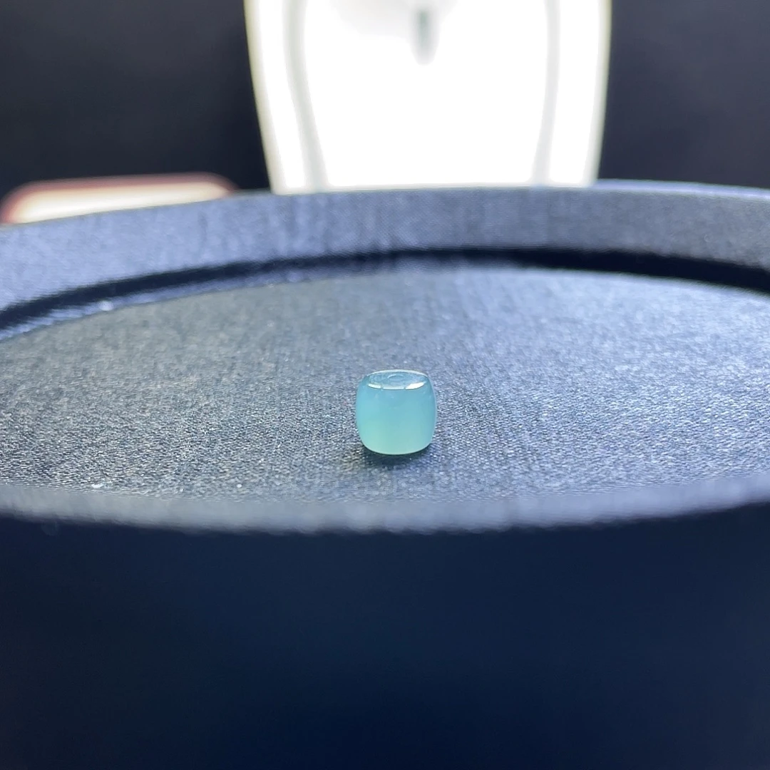 翡翠散珠7.3*6.5直切珠