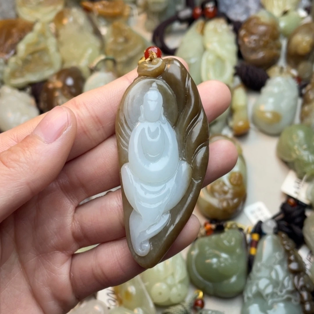 转***狼和田玉未镶嵌颈饰