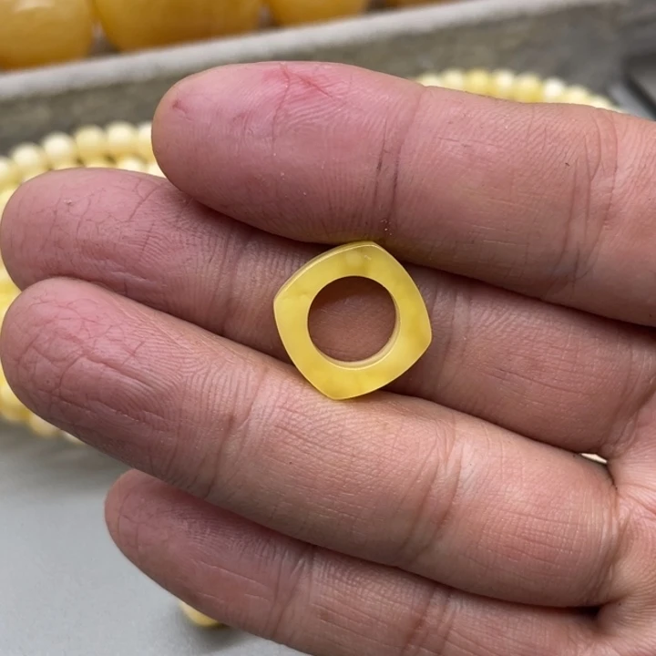 琥珀未镶嵌裸石跑环
