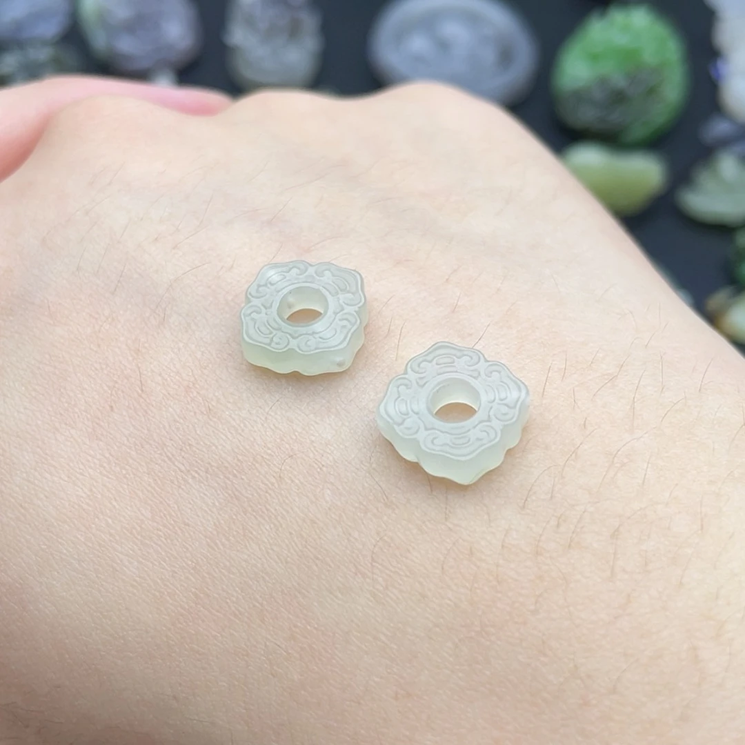 【闪购商品】和田玉未镶嵌颈饰辛*?