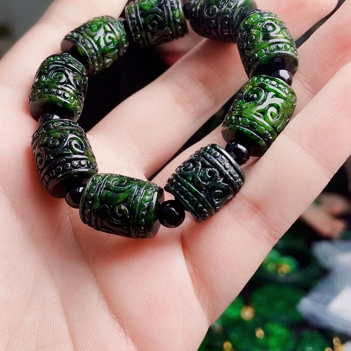 翡翠未镶嵌颈饰多样性