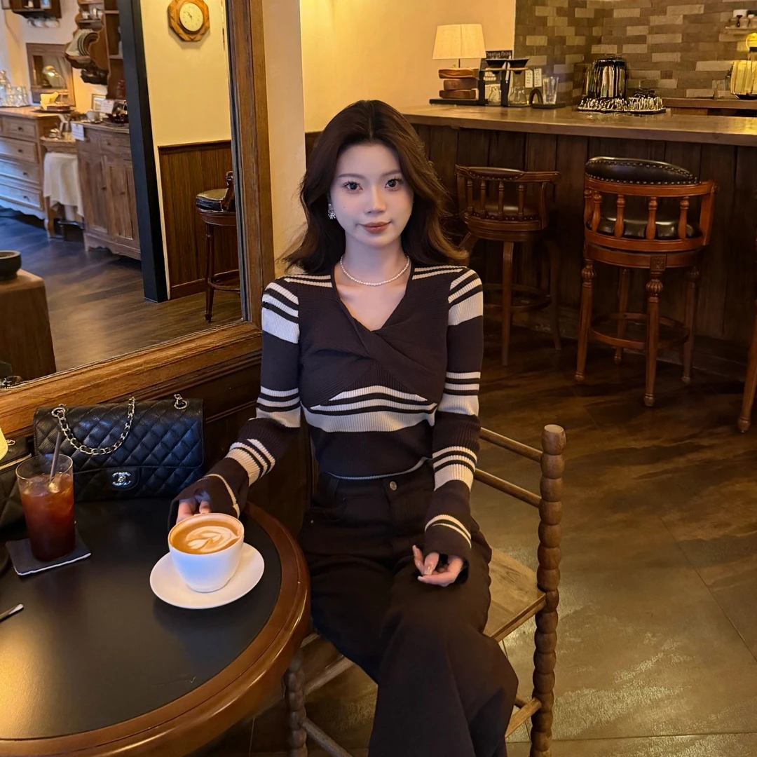 【焦糖司康】秋冬法式扭结v领条纹针织衫女设计感修身显瘦长袖上衣