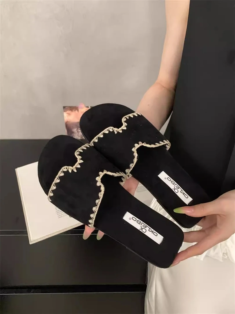 法式温柔风平底凉拖鞋女小众沙滩休闲韩版平底一字拖气质百搭凉鞋