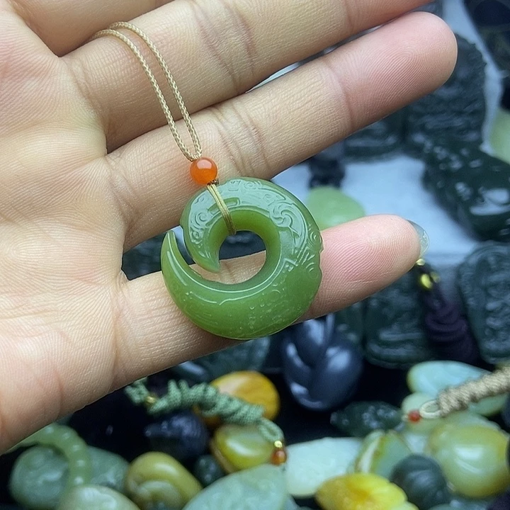 和田玉未镶嵌颈饰