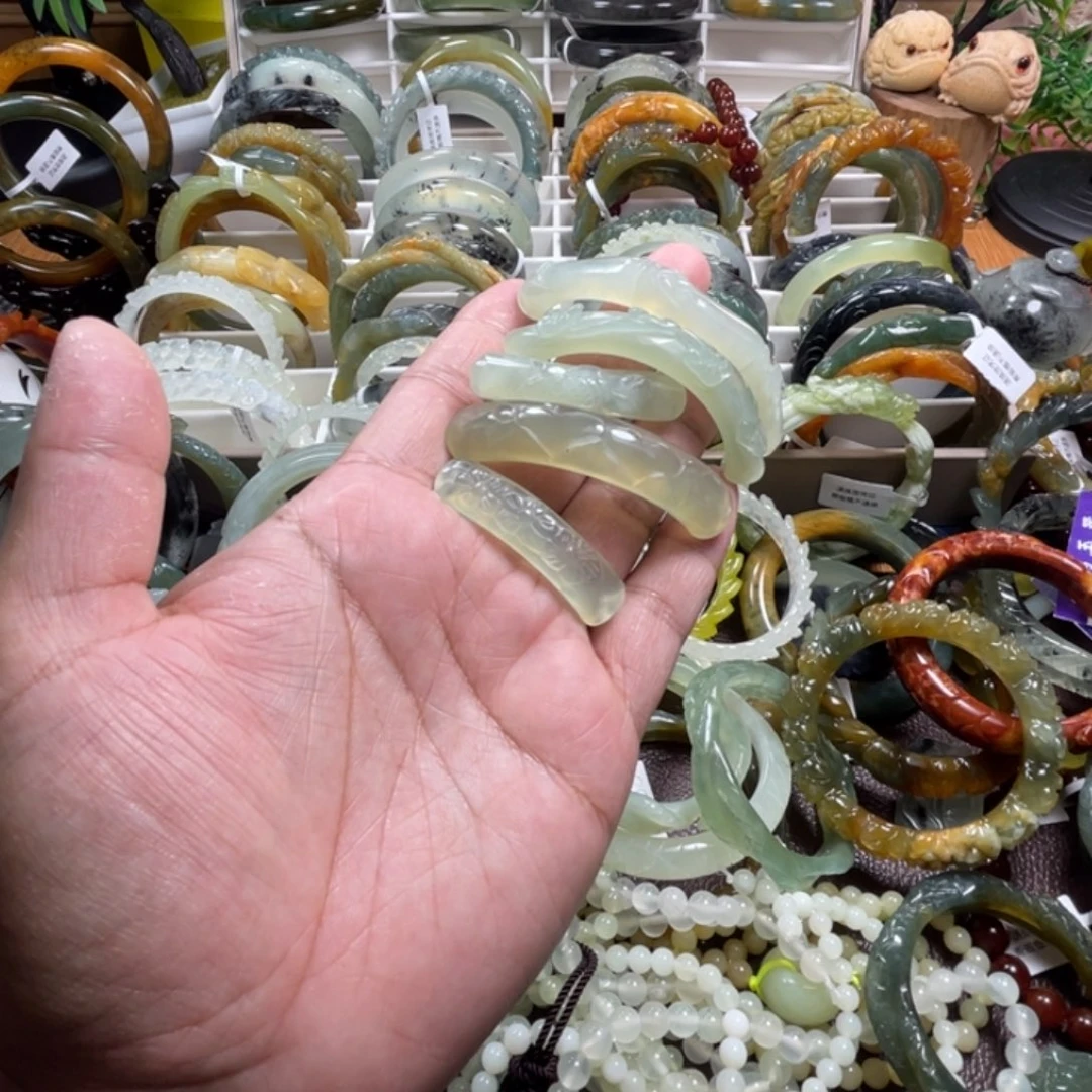 未镶嵌蛇纹石玉颈饰