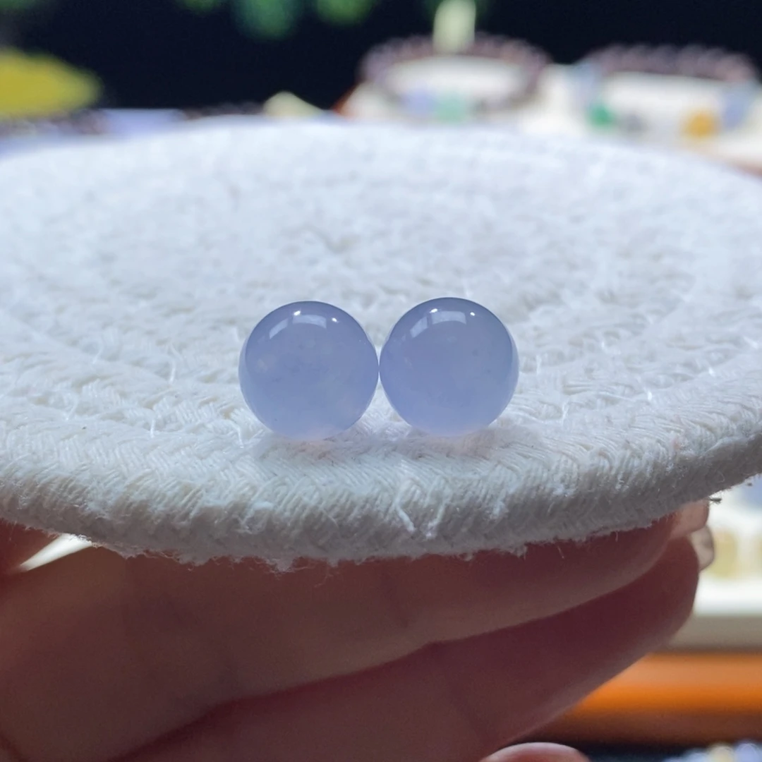 翡翠未镶嵌颈饰多样性发其一