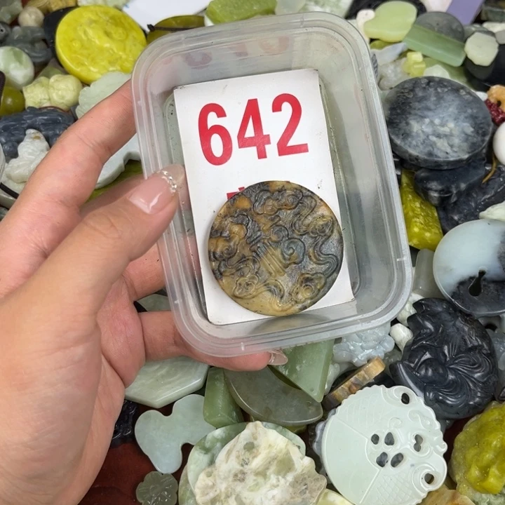 蛇纹石玉足银镀金镶嵌颈饰