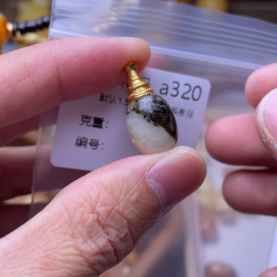 琥珀未镶嵌裸石琥珀