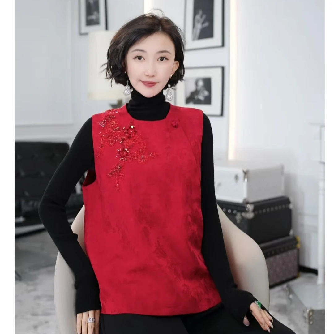 Betty Bairn【朝红】高端斜扣提花圆领马甲24B-BW7693