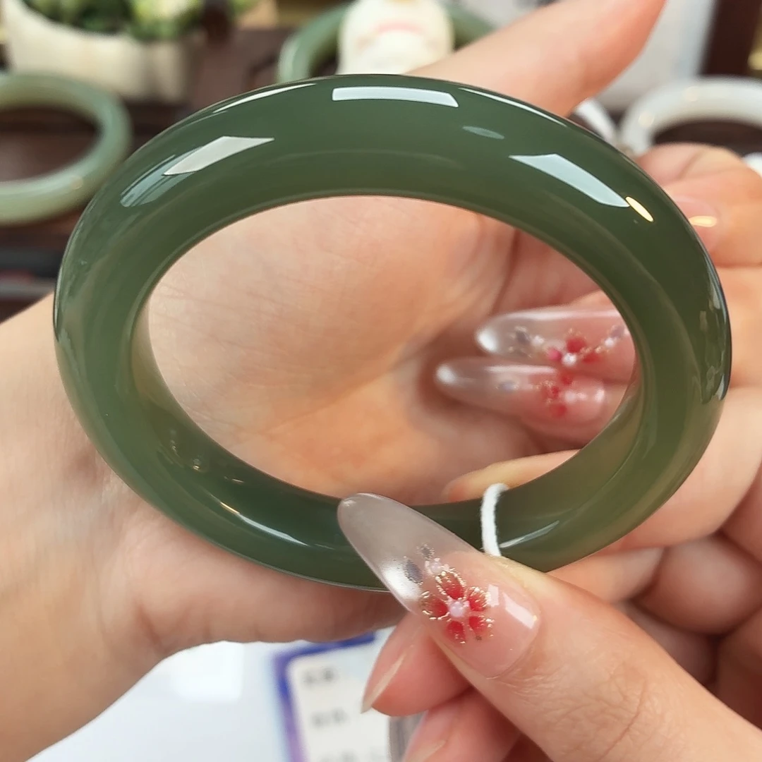 和田玉未镶嵌手镯