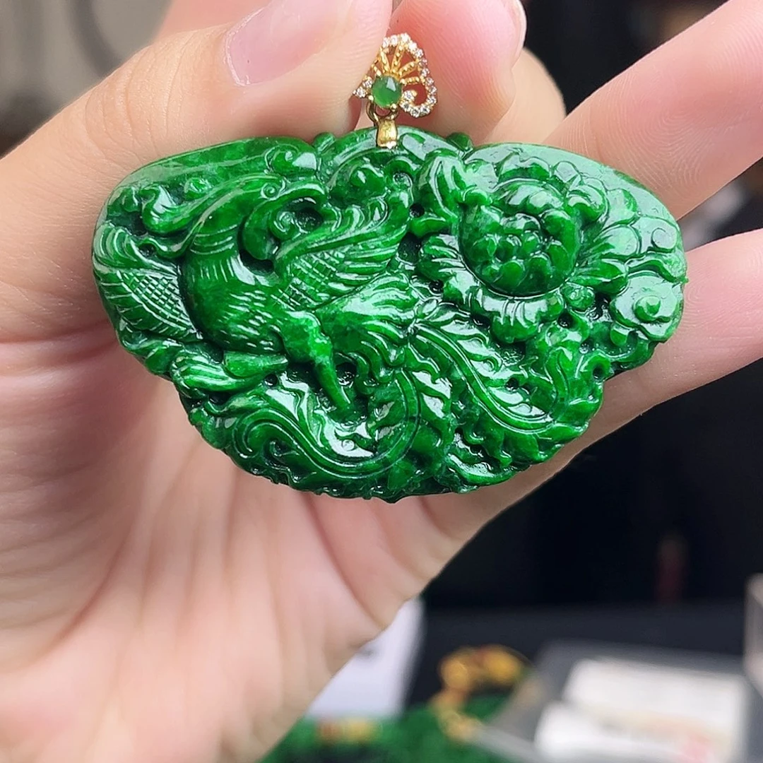 颈饰18K金镶嵌翡翠多样性