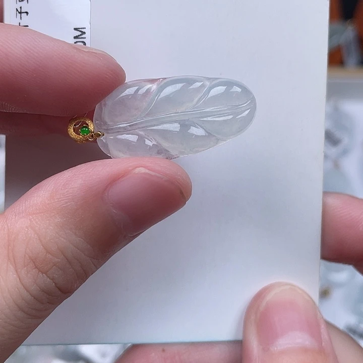 翡翠18K金镶嵌颈饰叶子