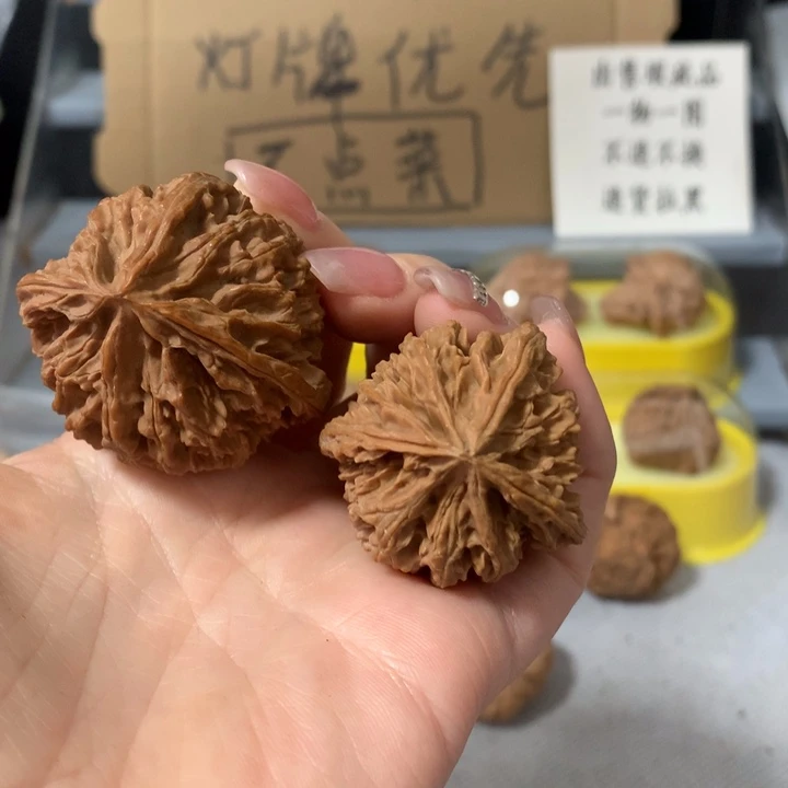 清***人吊坠文玩核桃异形单只，有瑕疵