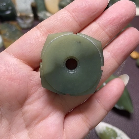 释***愚岫岩河磨玉（透闪石质玉）未镶嵌颈饰