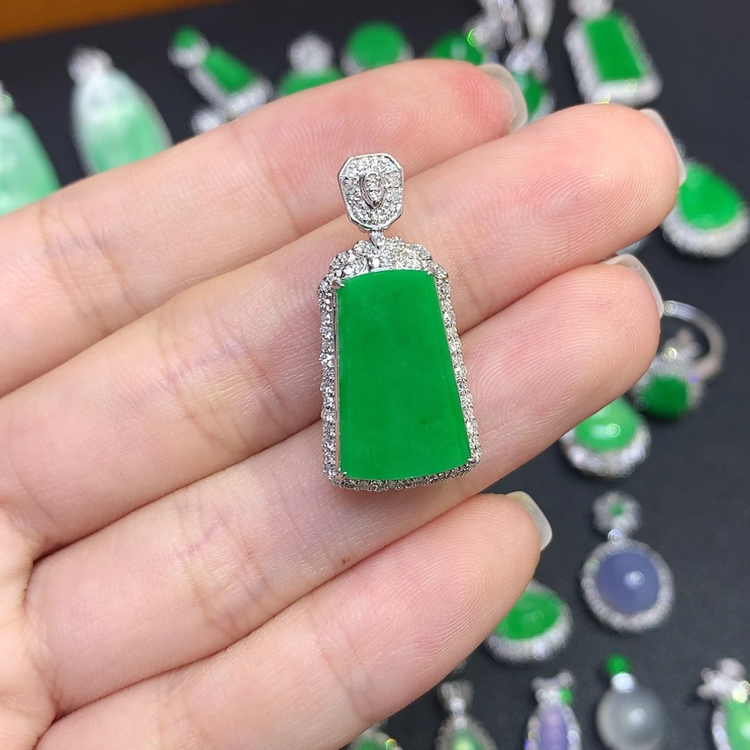 翡翠18K金镶嵌吊坠(赠链)