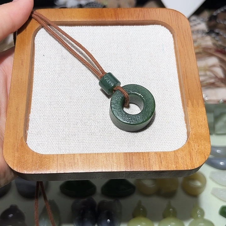 和田玉未镶嵌车挂