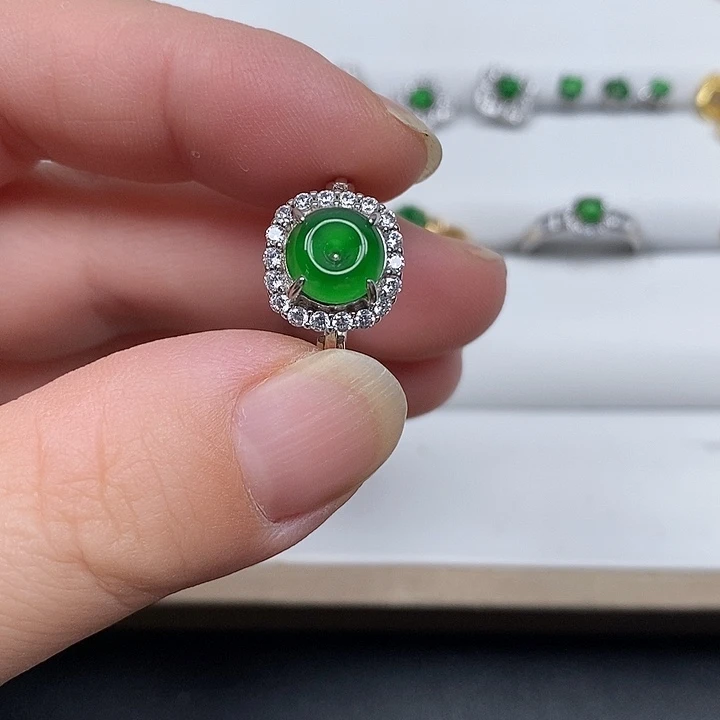 颈饰未镶嵌翡翠平安扣