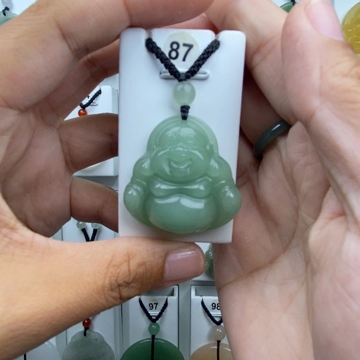 *****颈饰未镶嵌石英质玉