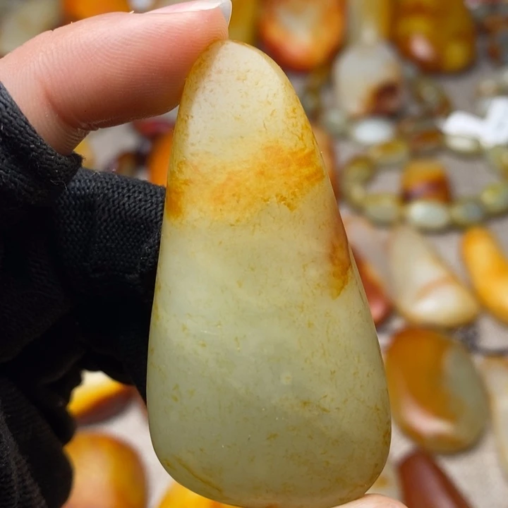 和田玉未镶嵌把件