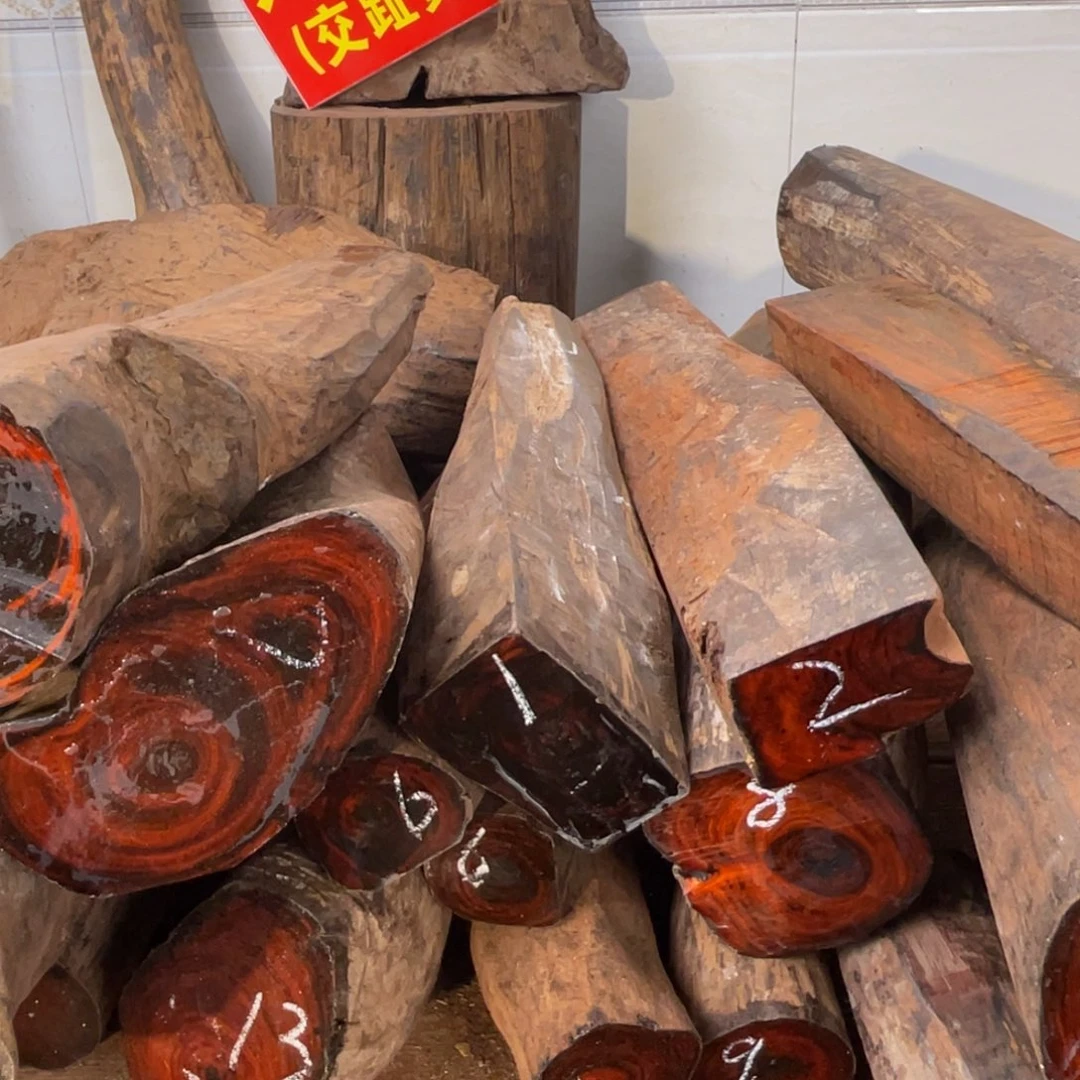 木凡****）刚才那个大红酸枝摆件原料