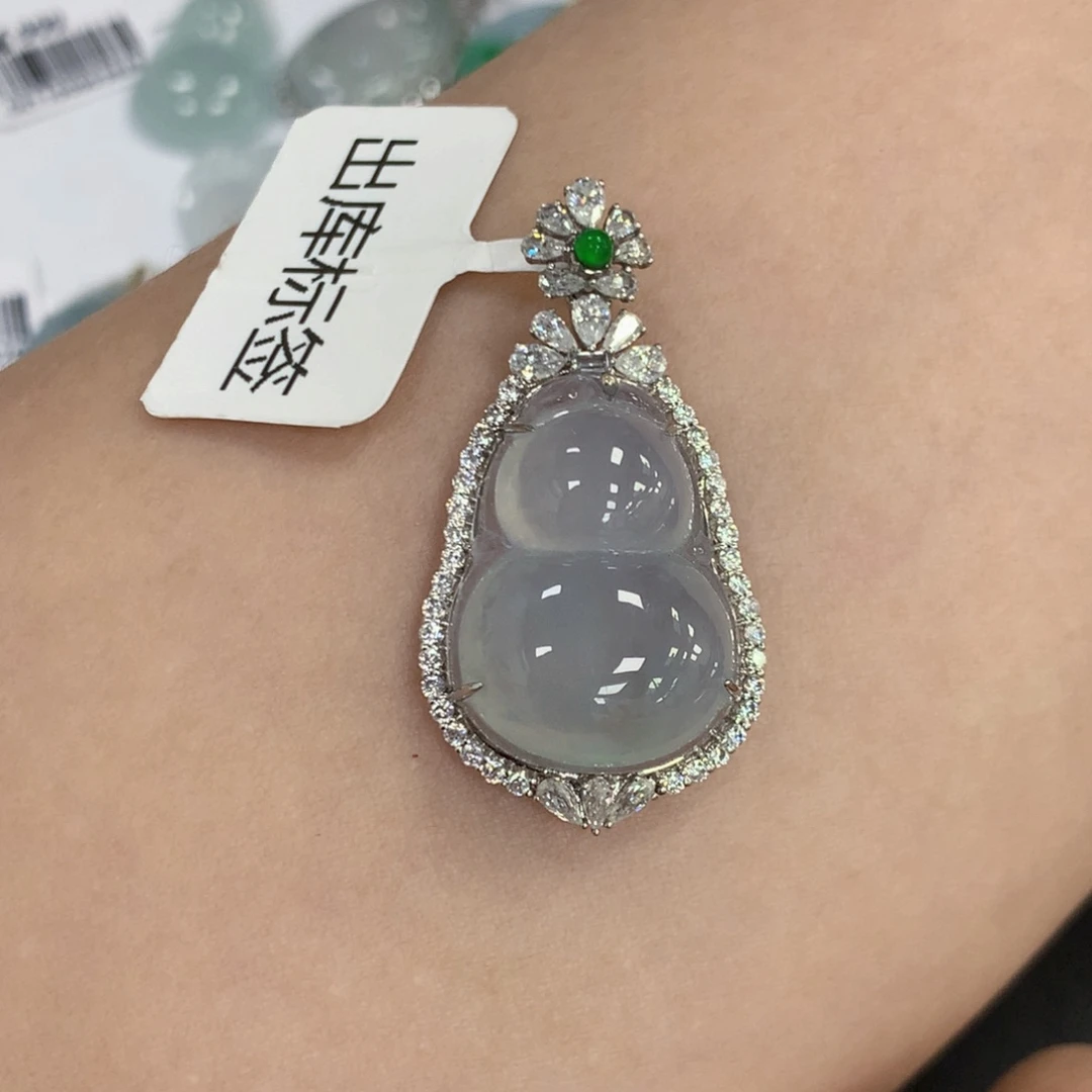 颈饰18K金镶嵌翡翠