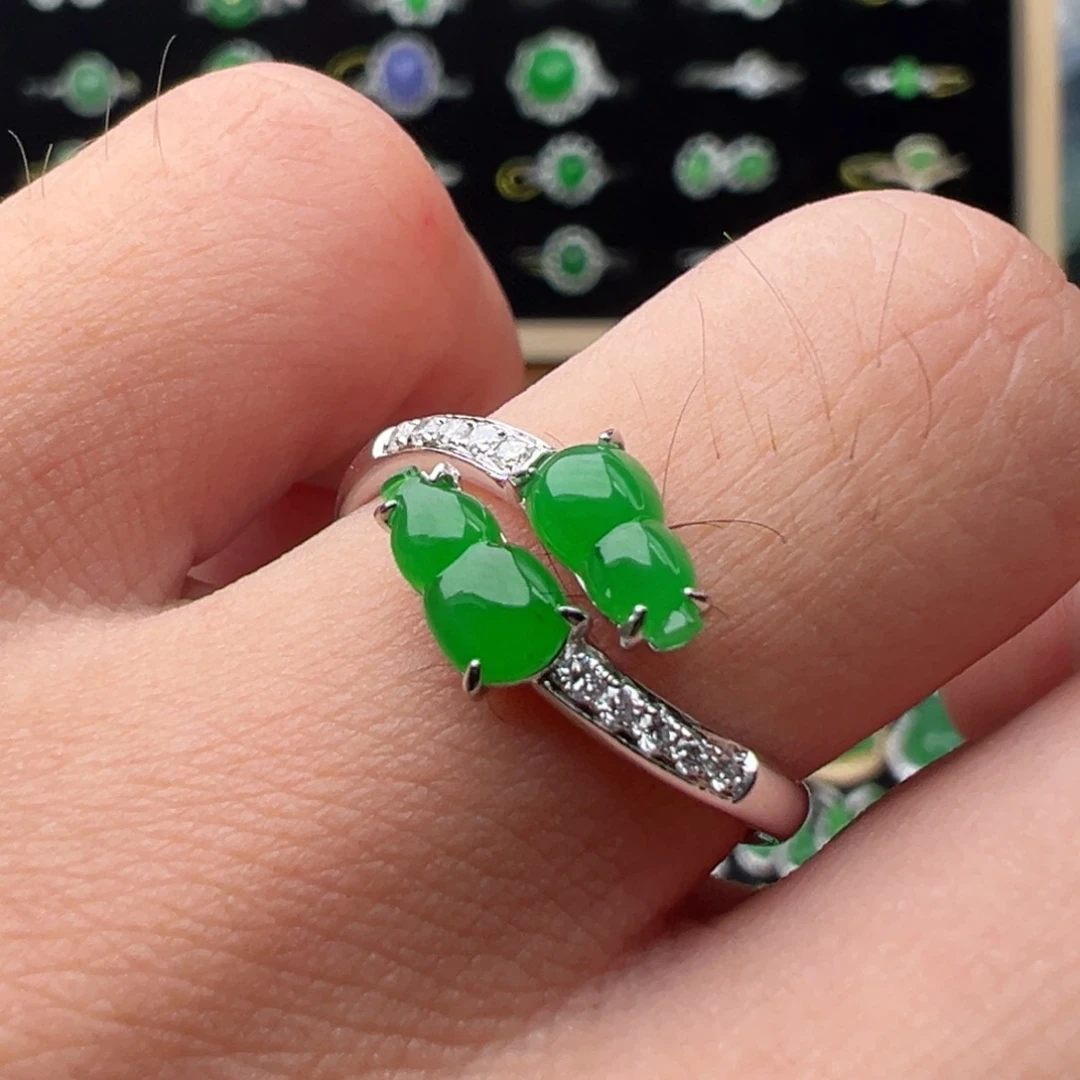 翡翠18K金镶嵌戒指葫芦一对