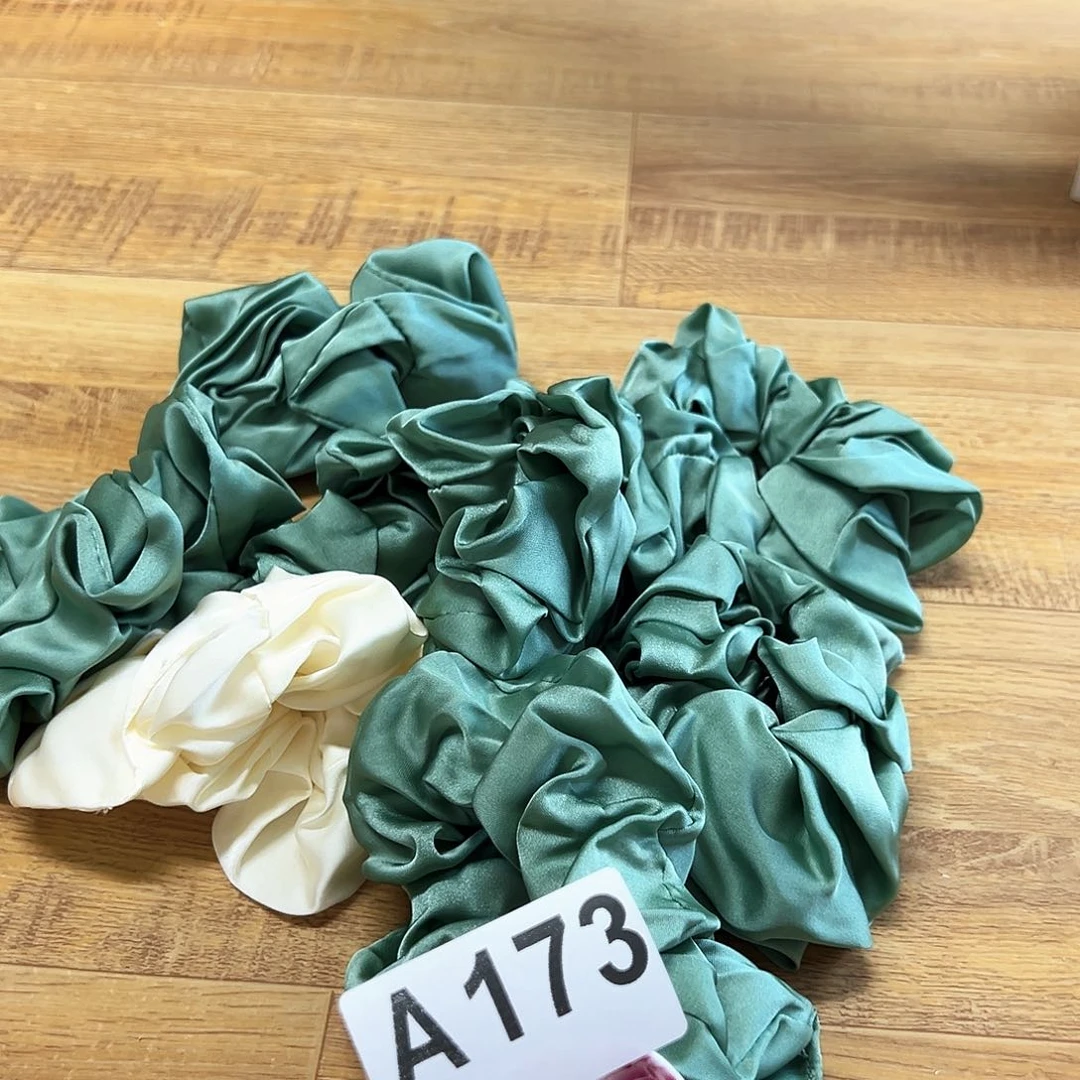 摆件发四包…………32个…………发圈………