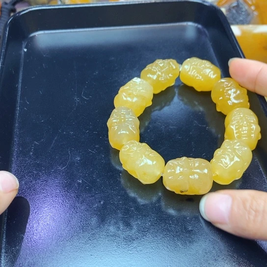 石英质玉(黄龙玉)未镶嵌颈饰
