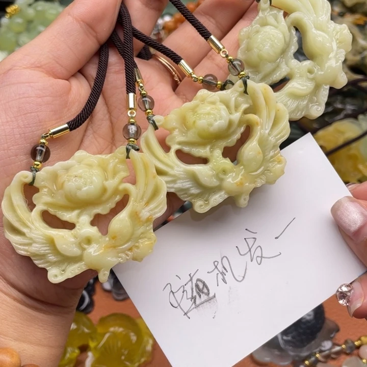 蛇纹石玉未镶嵌吊坠