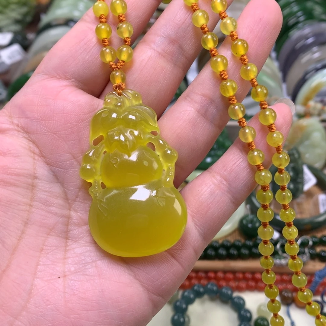 岫玉未镶嵌颈饰葫芦