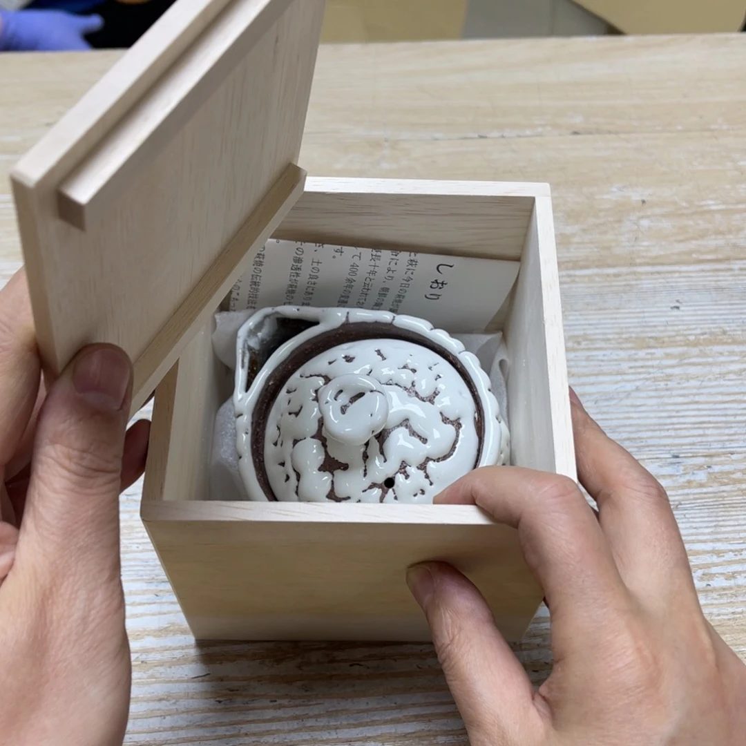 瓷片L***3密密麻麻地排列着一个