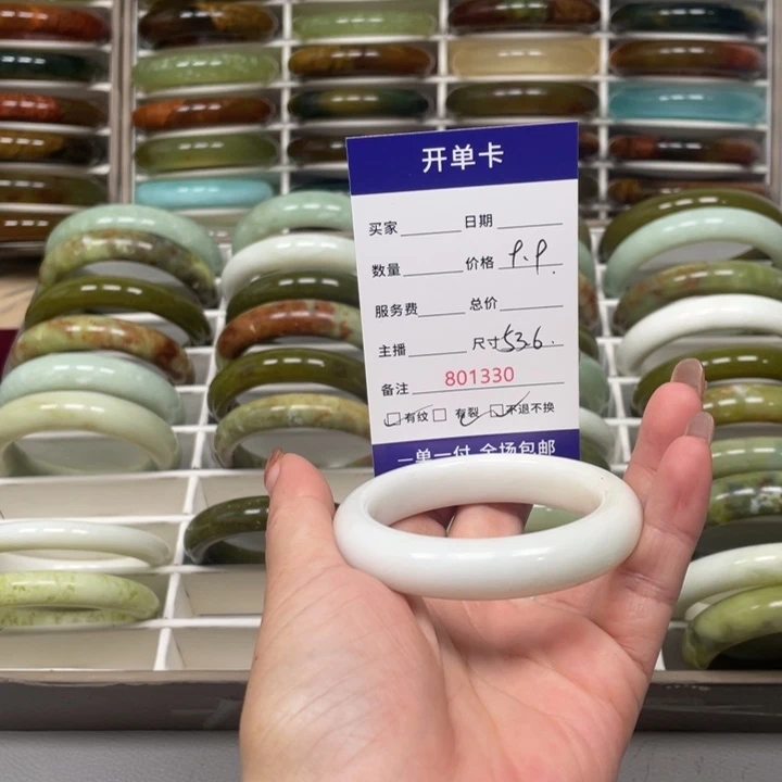 卿***殇未镶嵌蛇纹石玉手镯