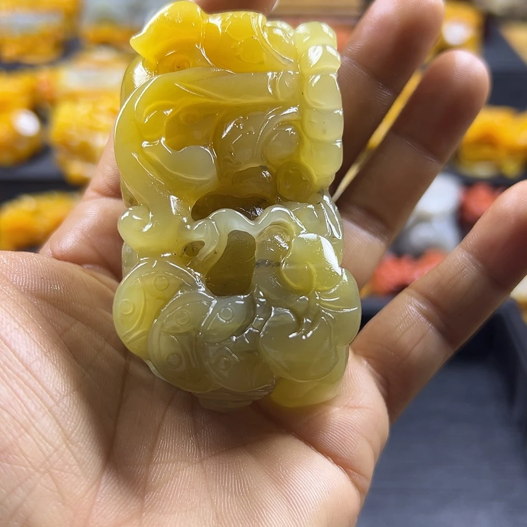 天***特石英质玉（黄龙玉）未镶嵌手把件