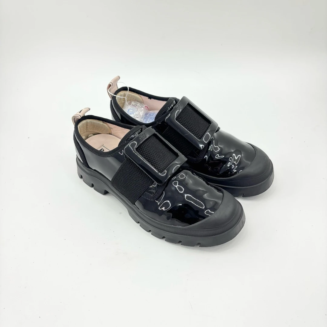 95新 Roger Vivier/罗杰·维威耶 36.5码/黑色漆皮板鞋/pp426357