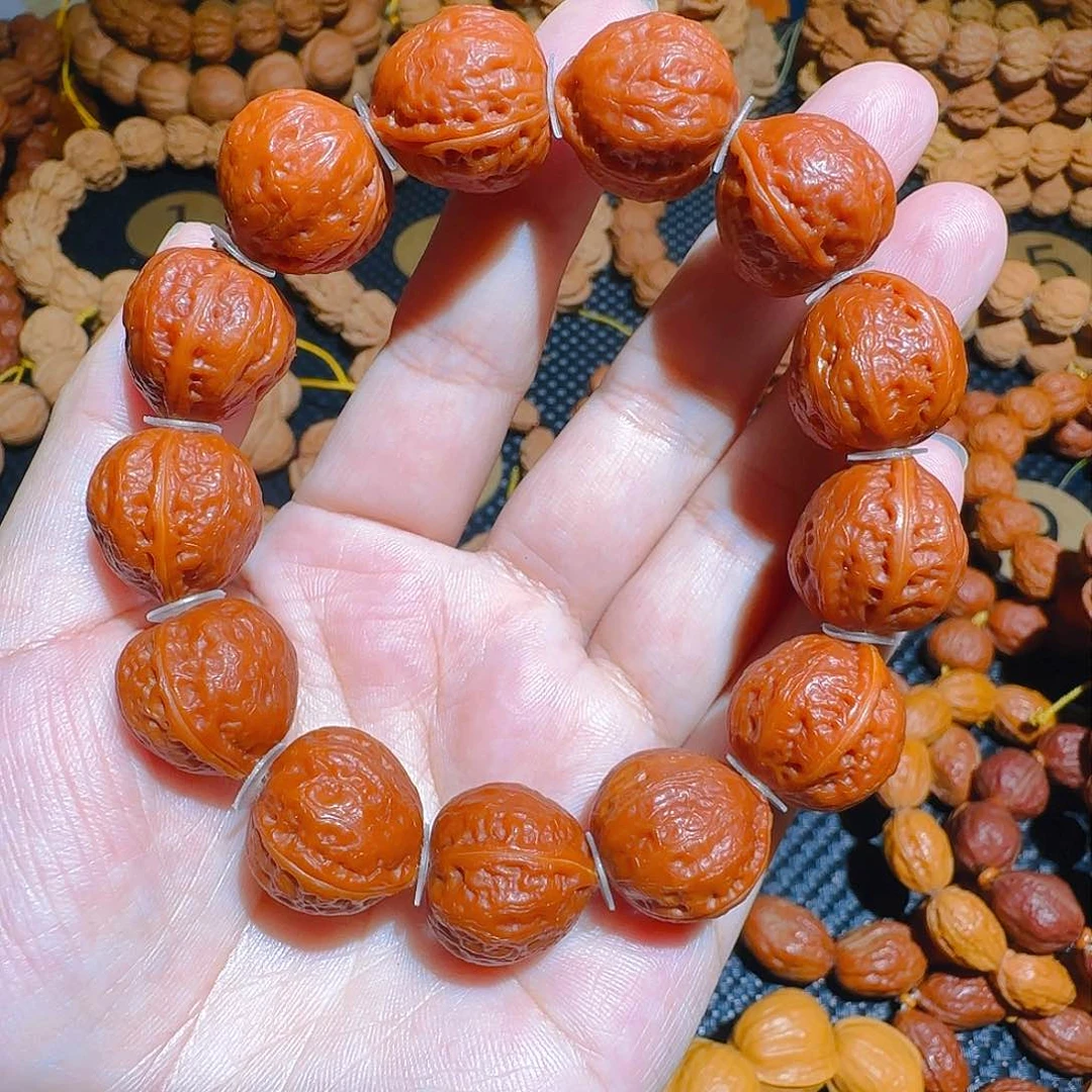 文玩核桃吊坠桃心