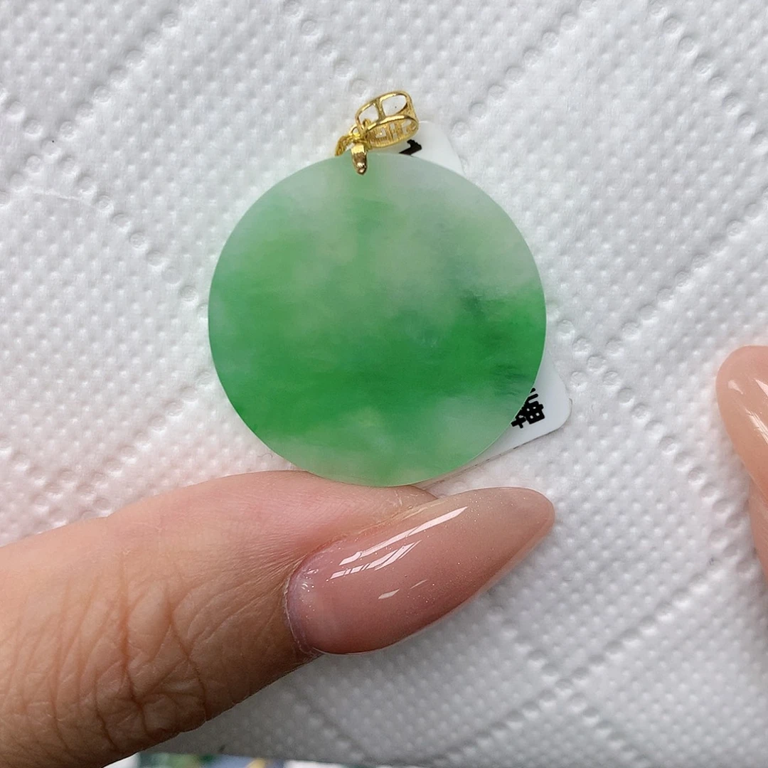 颈饰18K金镶嵌翡翠