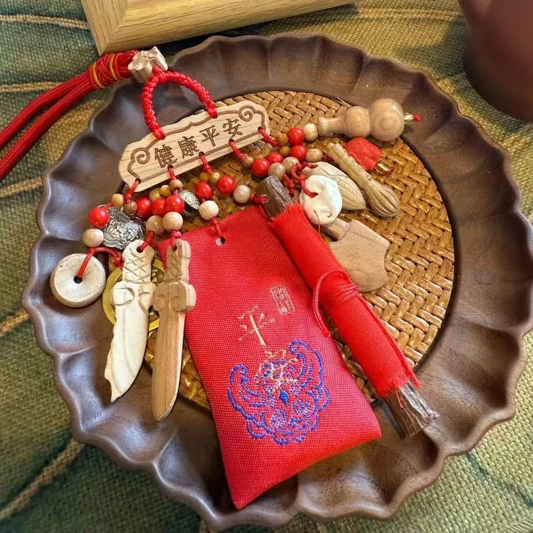 普陀山【出入平安】东南桃木枝挂件