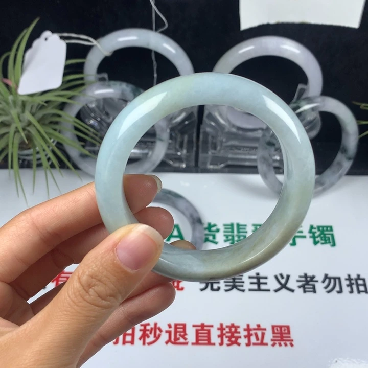 翡翠未镶嵌手镯35号。 55.2圈