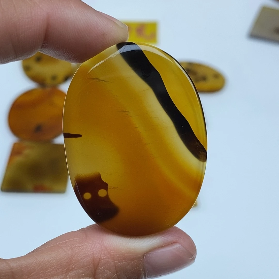 俺***下玛瑙/玉髓未镶嵌珠宝半成品