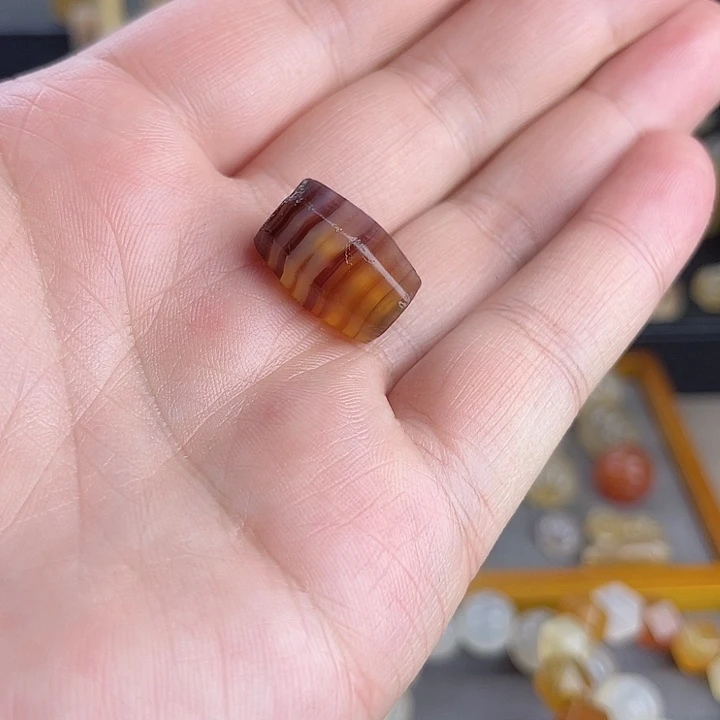 玛瑙手饰未镶嵌一**海