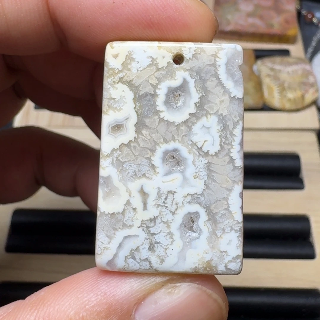石英质玉未镶嵌纯天然色有机玉石保真色