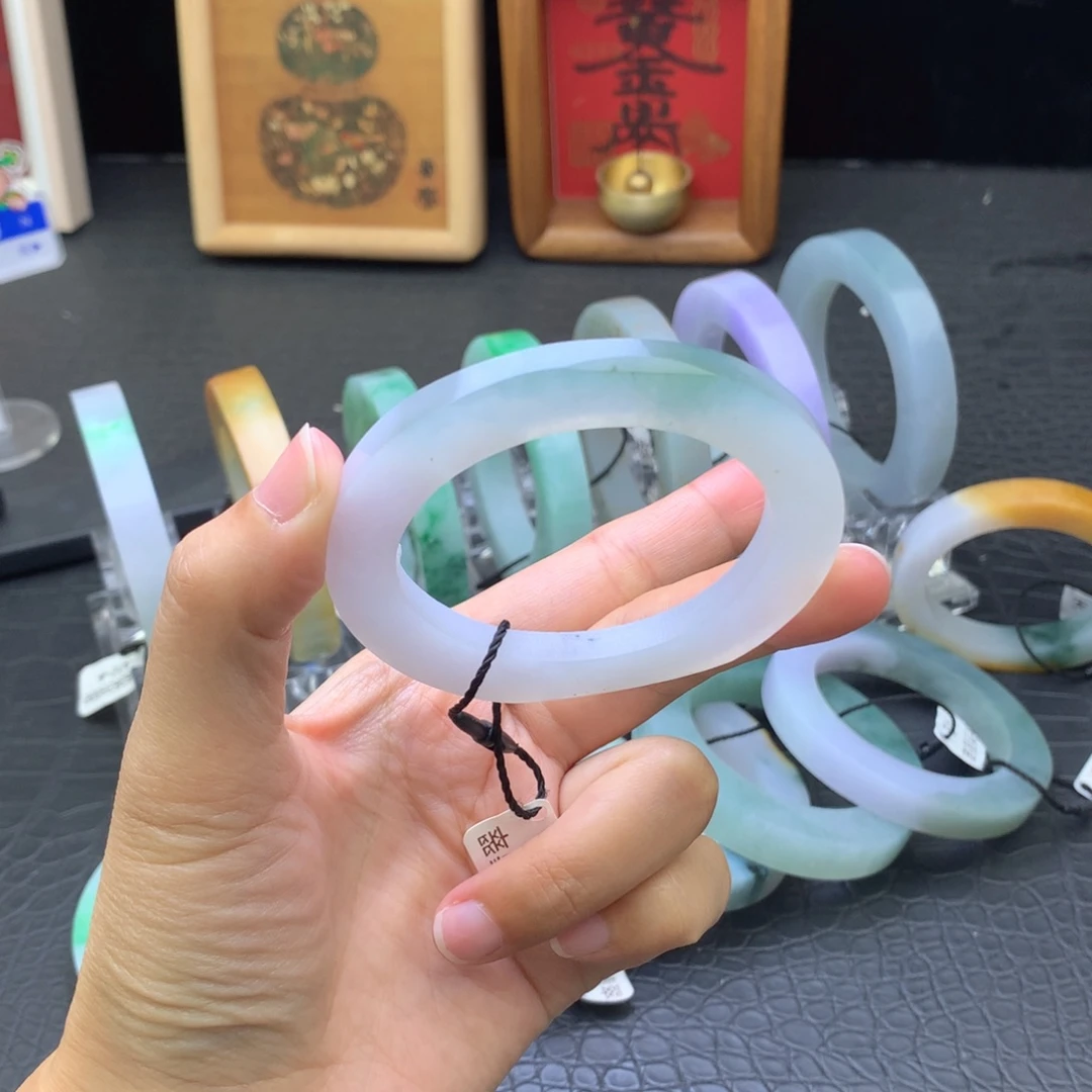 定制翡翠未镶嵌翡翠手镯