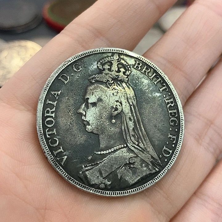 泉***当银Ag900如图一个银币