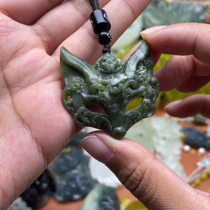 未镶嵌蛇纹石玉吊坠