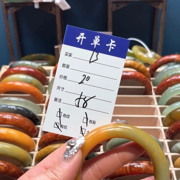 蛇纹石玉手镯未镶嵌小****?