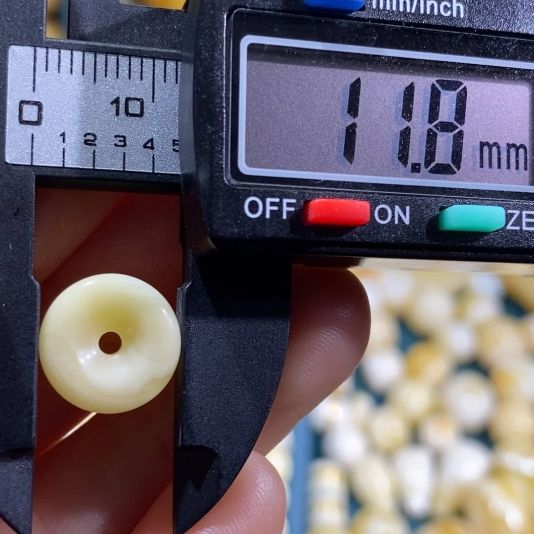 蜜蜡裸石未镶嵌配饰