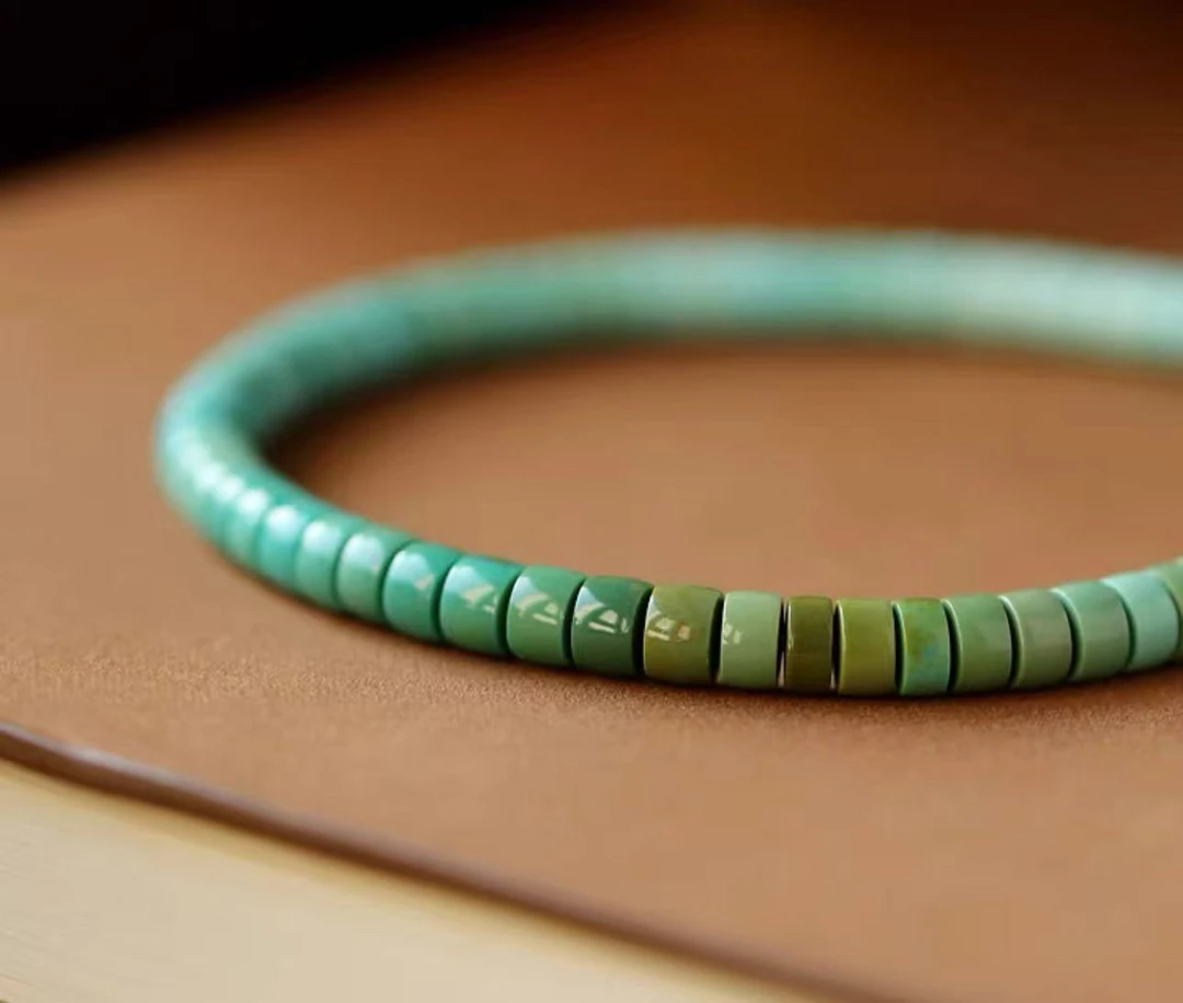 圣吉推荐款高瓷松绿色药片珠手串F317